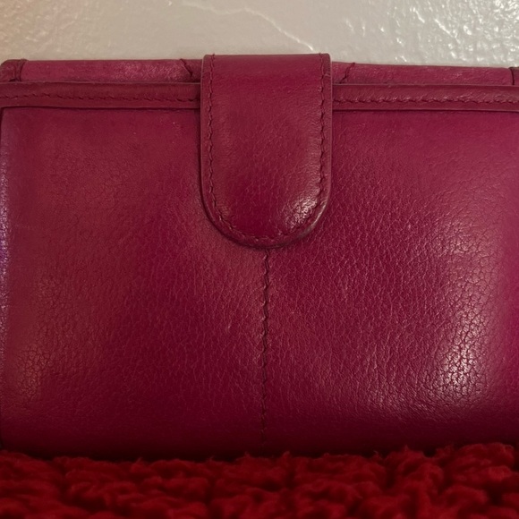 CHRISTIAN DIOR AUTHENTIC PINK COMPACT WALLET WITH GOLD TONE ACCENT. EUC. - Picture 2 of 10